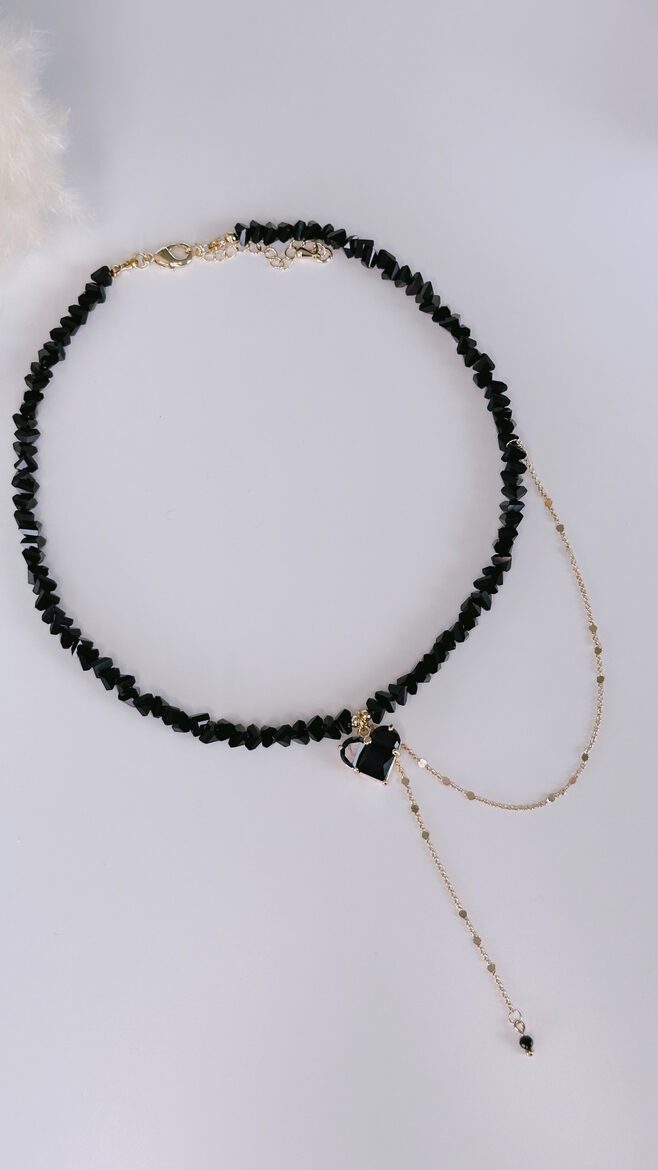 Melns stikla akmentiņu čokeris (Zelta)