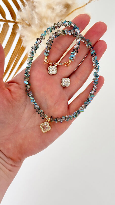 Komplekts no tirkīza stikliņiem un četrlapas formas kulonu un auskariem