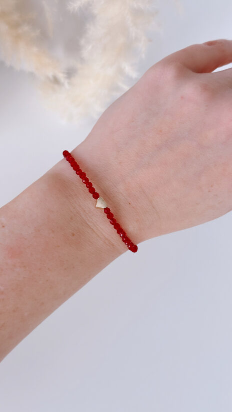 Rokassprādze ar sirdi. Sarkana