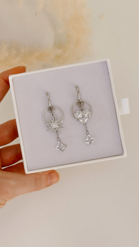 Auskari "Lover" sudraba