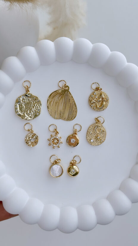 Dažādi apaļas formas kuloni