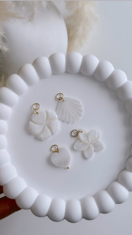 SHELL lielie formu kuloni