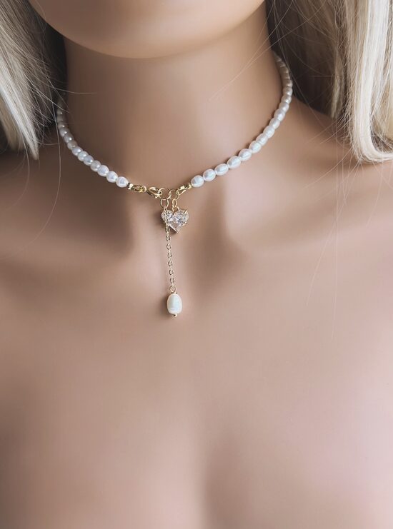 Pērļu čokeris ar sirds kristāla kulonu