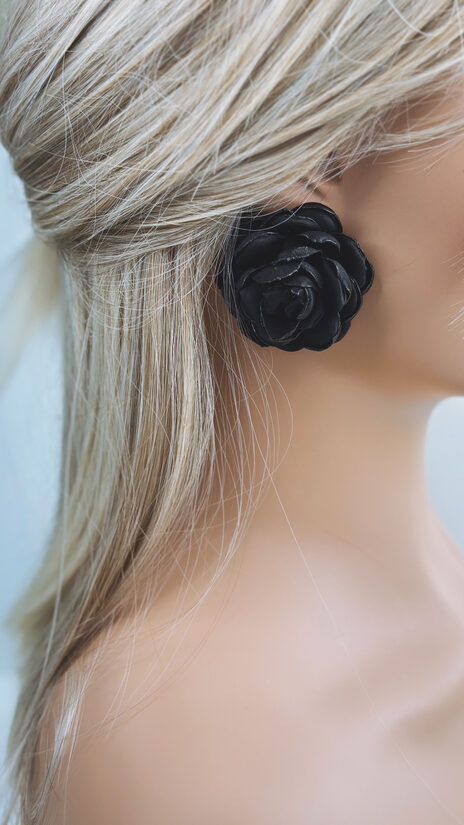 MELNI ROZĪŠU AUSKARI