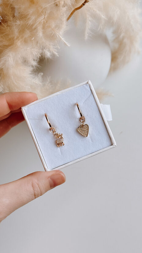 Mazie riņķu auskariņi ar sirdi un ziemeļbriedi