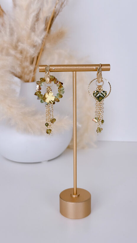 Auskari ar sirds un četrlapas kulonu. Haki.