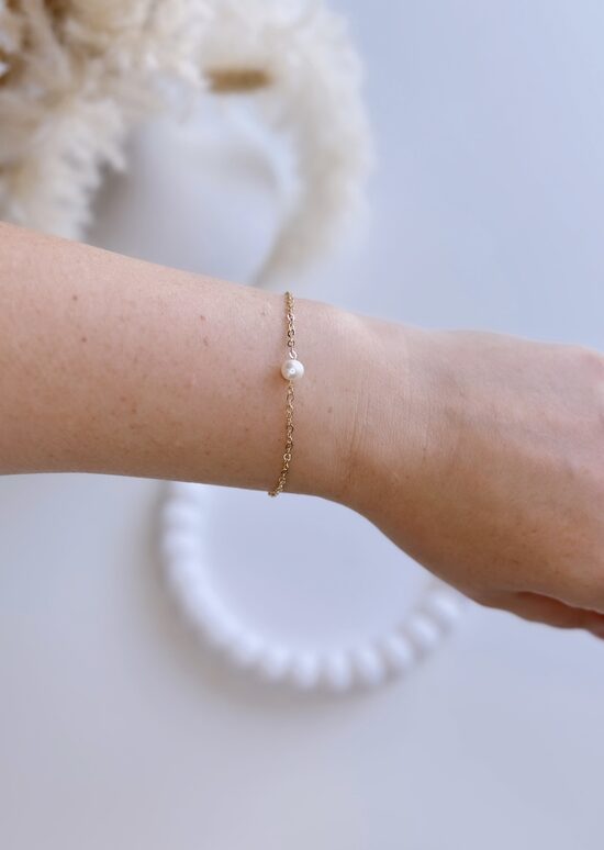 Rokas ķēdīte ar pērli