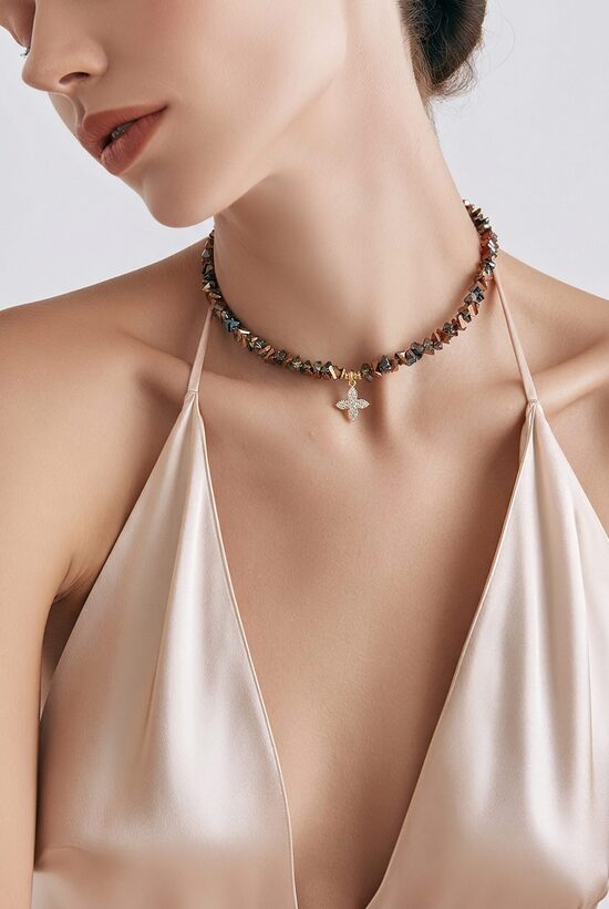 Stikla Čokeris brozas brūns ar četrlapas kulonu