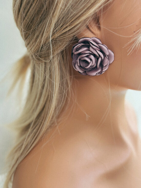 PLŪMJU KRĀSĀ ROZĪŠU AUSKARI