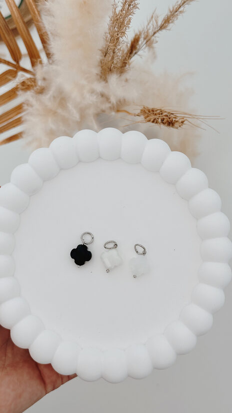 Četrlapas stikla kuloni (sudraba )