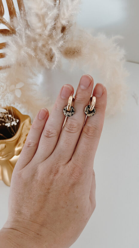 Auskari ar Dalmācieša Jašmas akmens aplīšiem