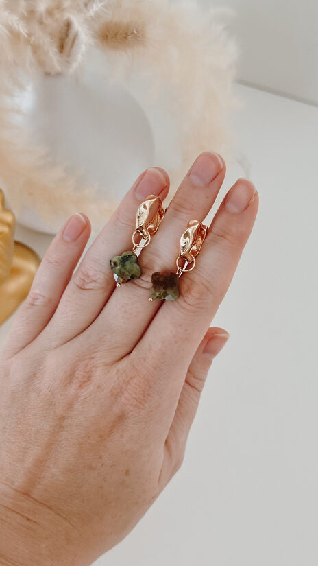 Auskari ar dabīgo akmens četrlapas formu ( Afrikāņu tirkīzs)