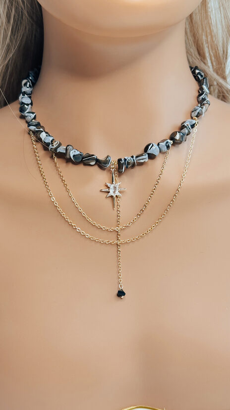 Kaklarota Ar tumšām Shell pērlītēm un ķēdītēm