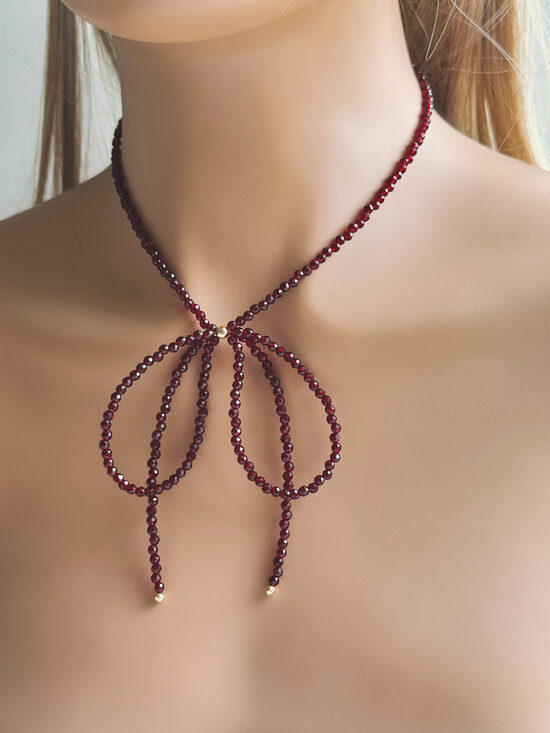 Bantes čokeris tumši sarakans