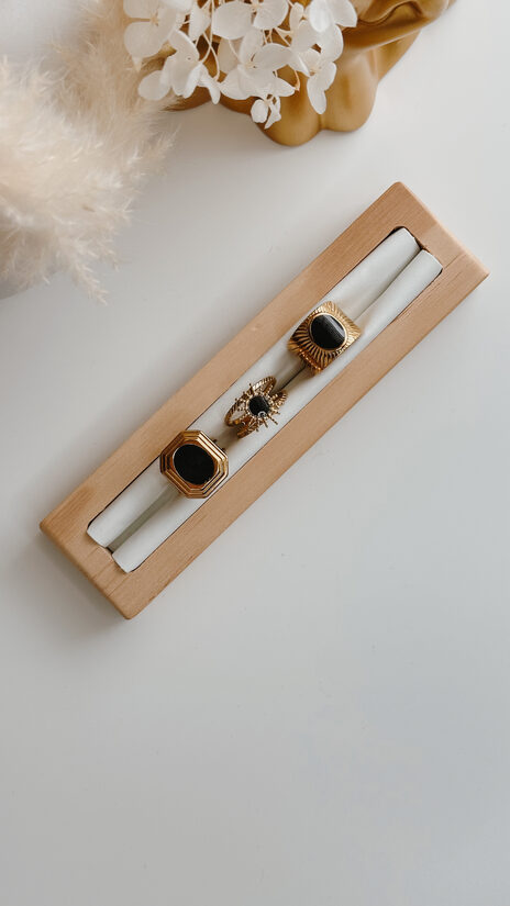 Vintage gredzeni ar melnu actiņu