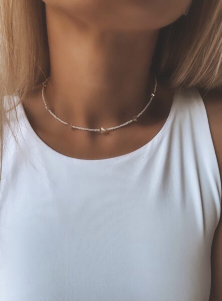   Čokeris Balts ar caurspīdīgiem akmentiņiem