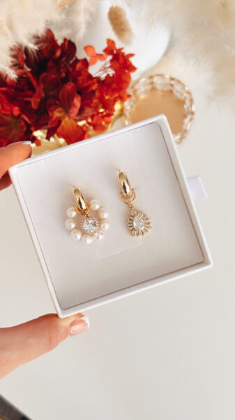 Auskari "Iekāre" ar caurspīdīgu akmentiņu