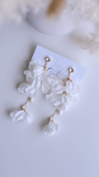 Balti Ziedu formas auskari