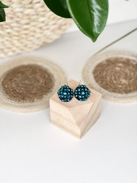 Tirkīza podziņu auskari uz āķīša