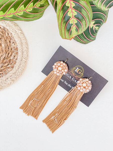 Zelta toņos bārkstis un ķēdītes