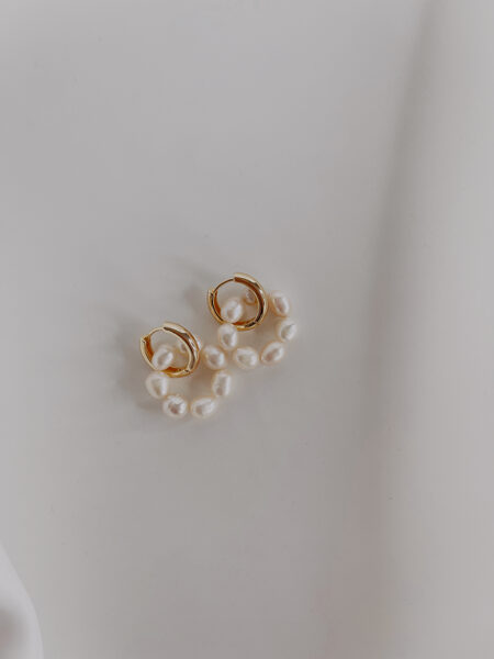 Balti Dabīgo Saldūdens pērļu riņķu auskari Nr.2