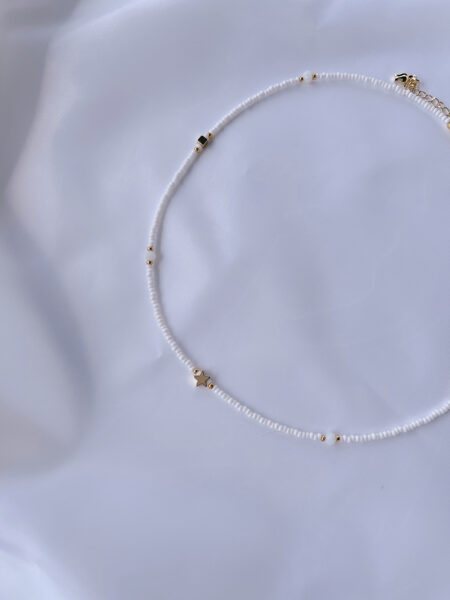 Čokeris Zvaigzne ar baltiem un zelta akcentiem